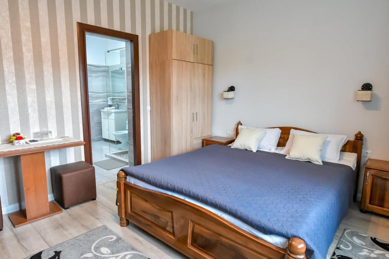 Casa Nely Hotel Sighetu Marmatiei Ngoại thất bức ảnh