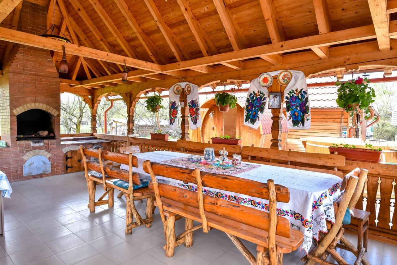 Casa Nely Hotel Sighetu Marmatiei Ngoại thất bức ảnh