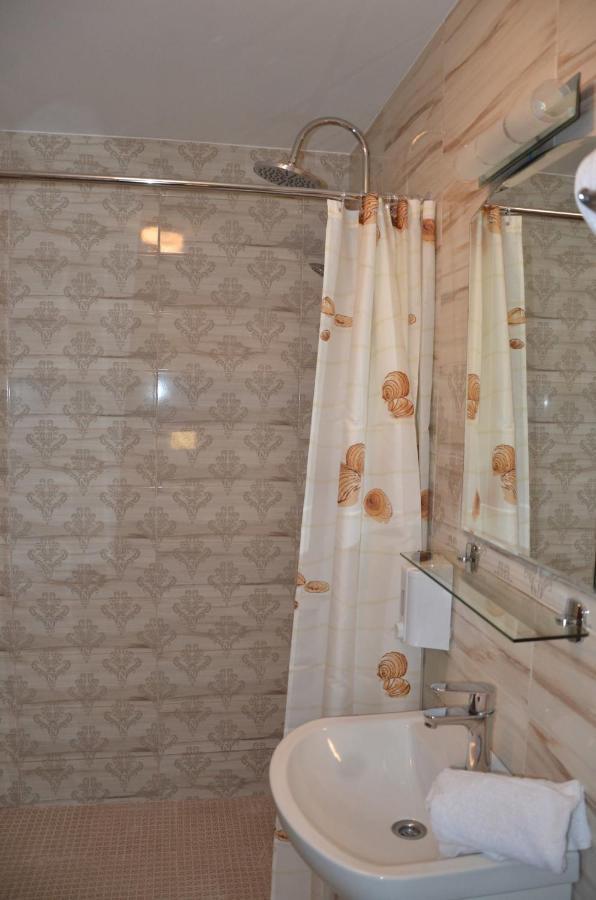 Casa Nely Hotel Sighetu Marmatiei Ngoại thất bức ảnh
