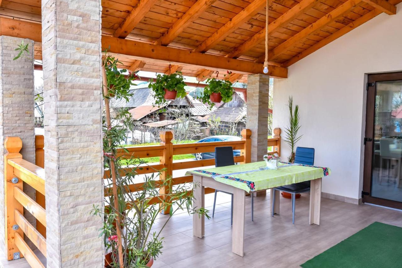 Casa Nely Hotel Sighetu Marmatiei Ngoại thất bức ảnh